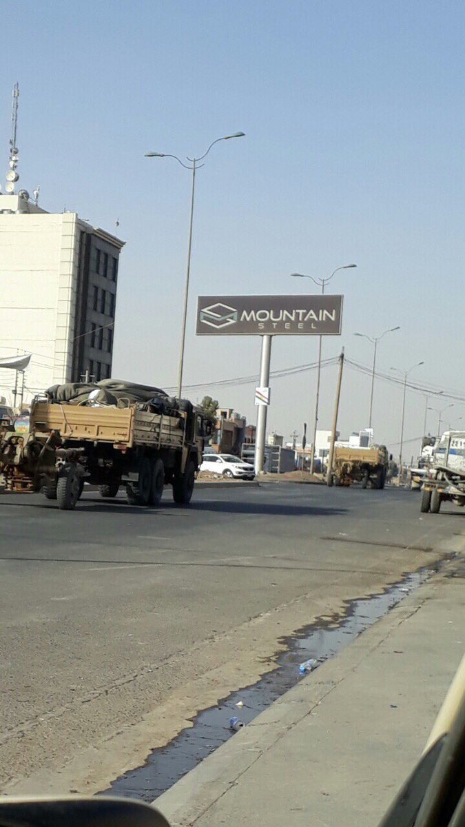 Image of a (KDP) Peshmerga convoy fleeing Makhmour, towards Erbil, as Iraq's armed forces continue their operations 