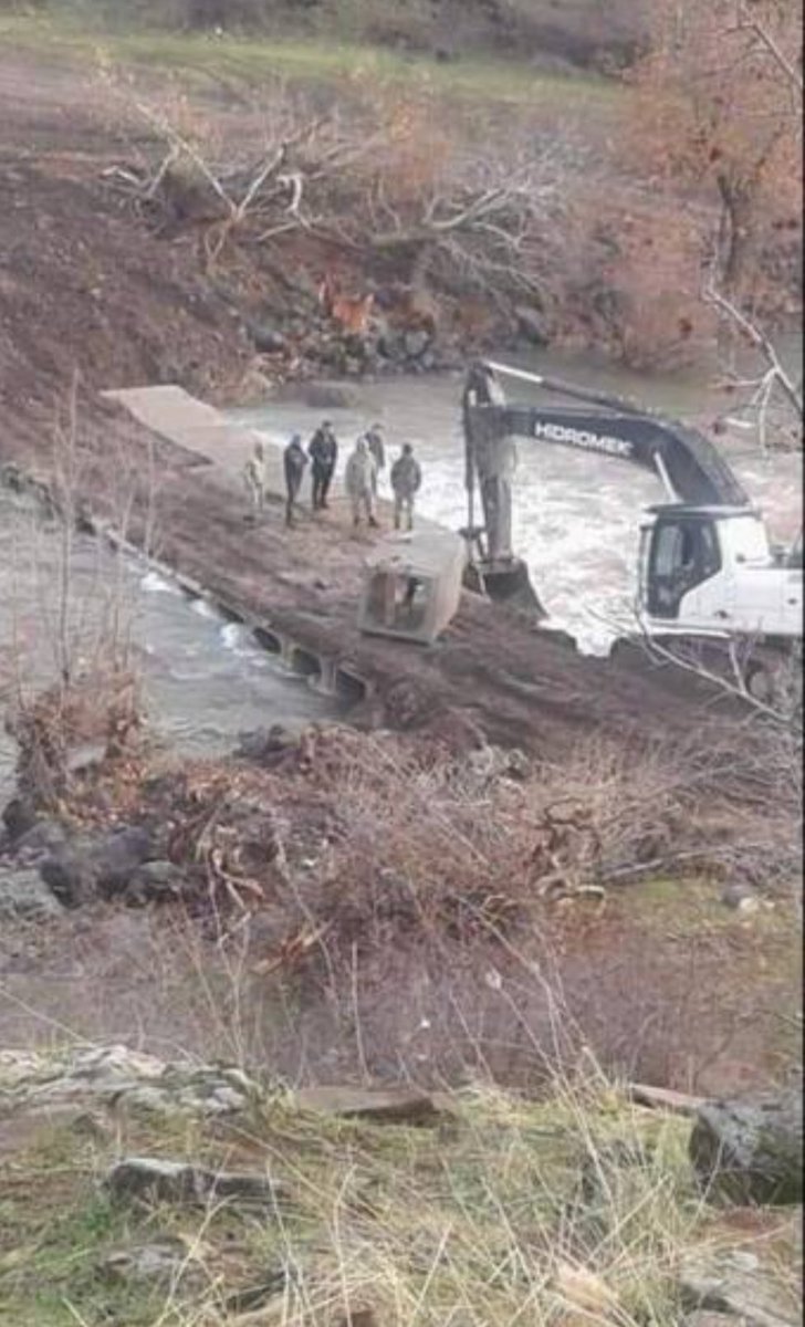Turkey has entered the Heci Beg River, Bermize village and its surroundings, Siro Mountains and Geliyê Reş. Villagers say KDP wants to hand over the Bradost area to Turkey. Turkish army continue working with construction machines in Siro Mountains and the Bermize higher parts