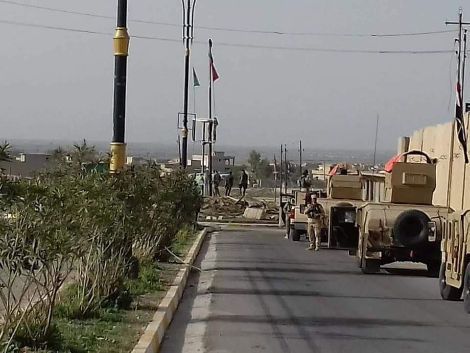 Arrival of Iraqi top generals in Shingal today. Iraqi army on the ground accompanied several Member of the Ministry of Defense in Sinune and Khanasor. At the checkpoints, which was handed over, the flags of the PKK and YBŞ were taken down and replaced.