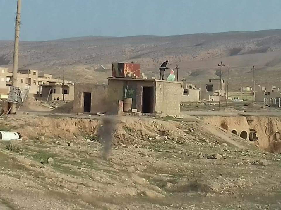 Arrival of Iraqi top generals in Shingal today. Iraqi army on the ground accompanied several Member of the Ministry of Defense in Sinune and Khanasor. At the checkpoints, which was handed over, the flags of the PKK and YBŞ were taken down and replaced.