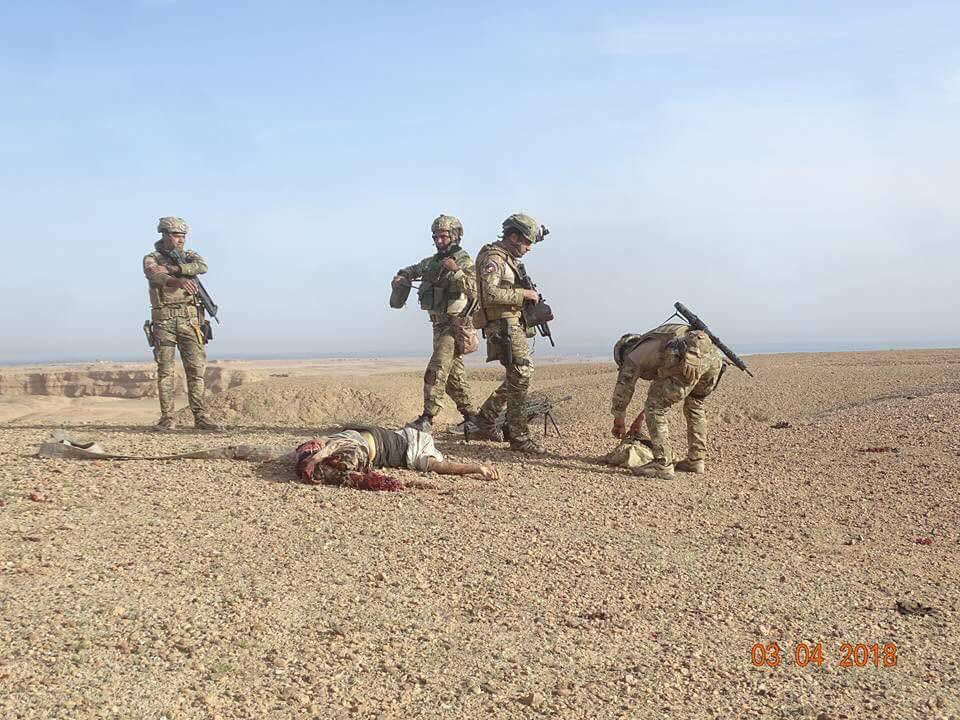 Spezielle technische Regierungsmitglieder der irakischen Polizei in Anbar führten eine Operation gegen die IS-Zelle in der Tharthar-Wüste nördlich von Ramadi durch.