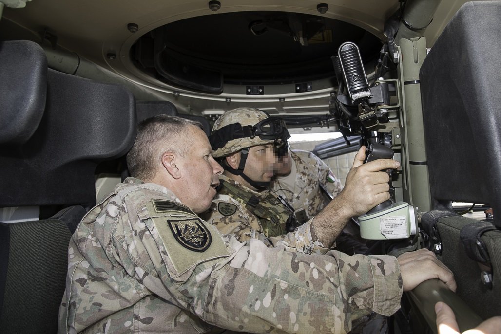 Italian soldiers Dimonios from Sassari Brigade deployed at the Mosul Dam.  They also met the @USACEHQ Commander.   