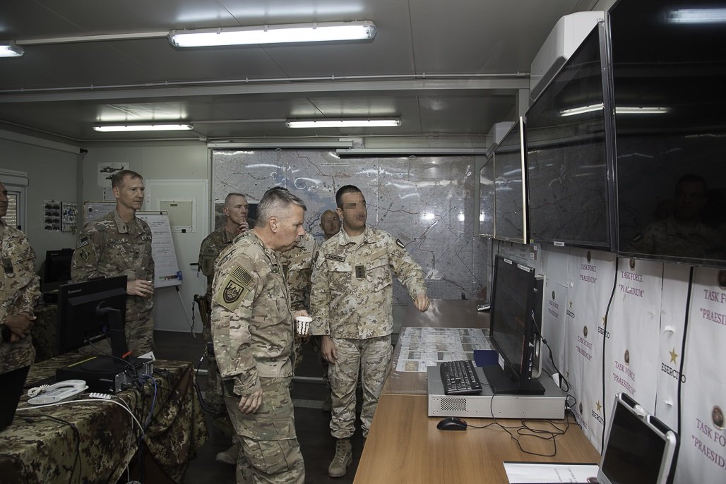 Italian soldiers Dimonios from Sassari Brigade deployed at the Mosul Dam.  They also met the @USACEHQ Commander.   