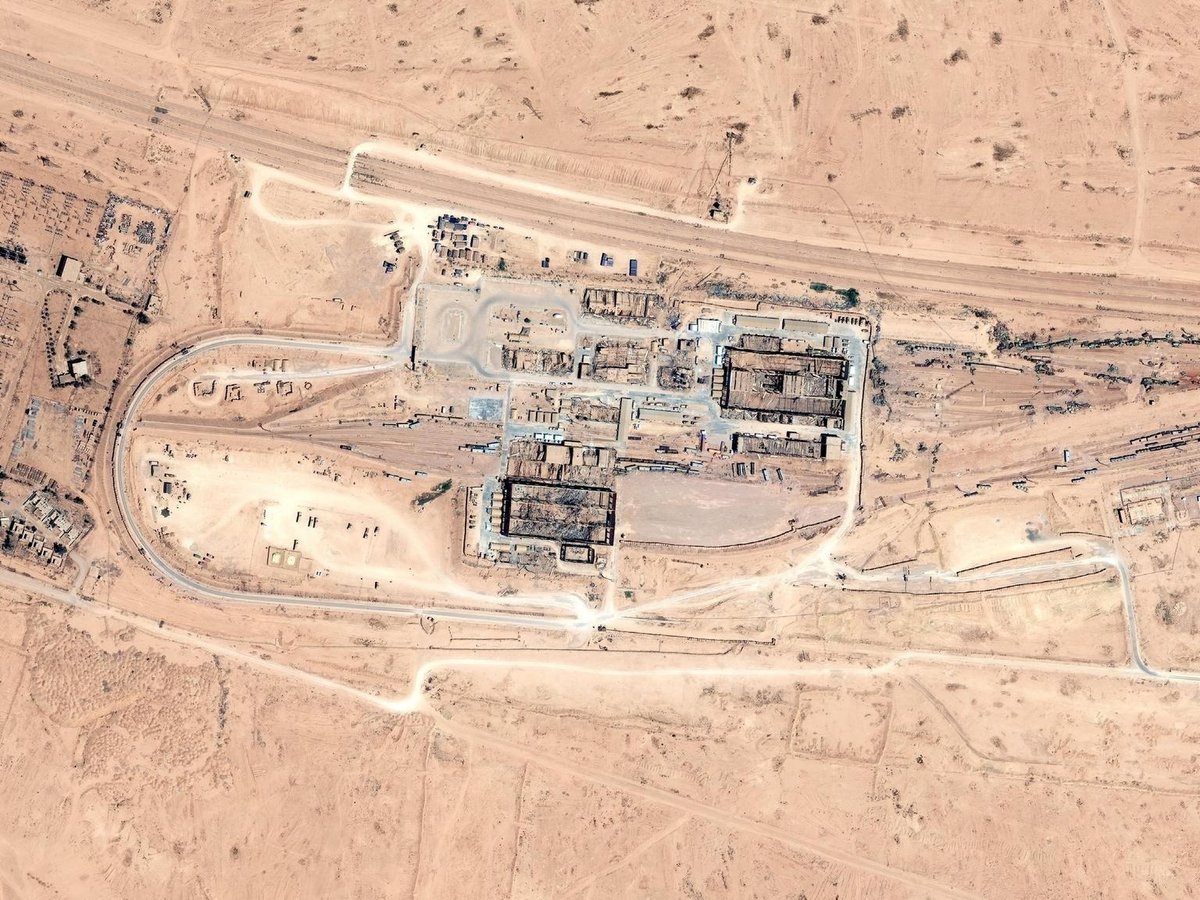 Coalition base at the phosphate plant rail yards in Al Qaim  expanded quite a bit since it has been used as artillery position by US and French troops. ALTUS aerostat at the base   