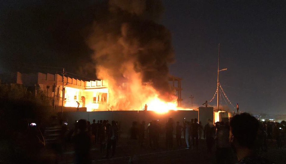 Demonstrators in Basra burning HQ of Asa'ib Ahl al-Haq militia 