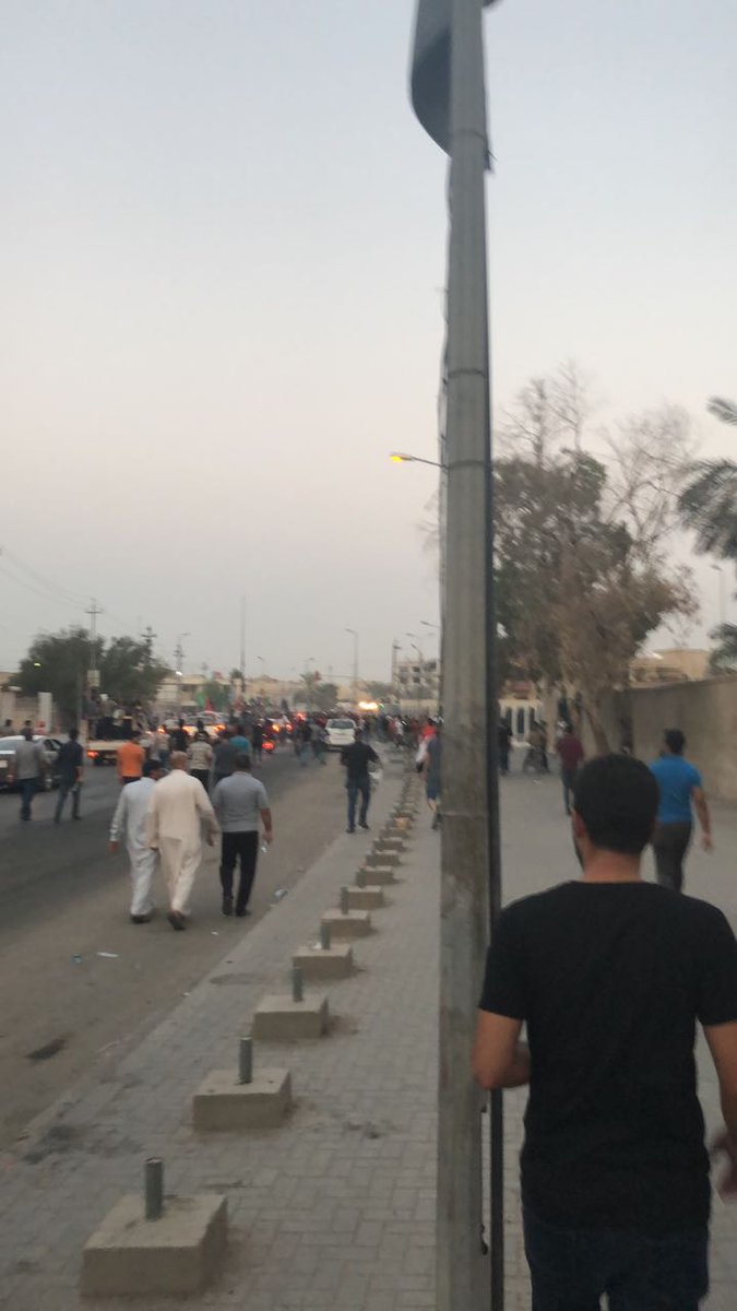 Basra: A large number of demonstrators marched towards the Iranian consulate in al-Sarraji of Abu al-Khasayb district