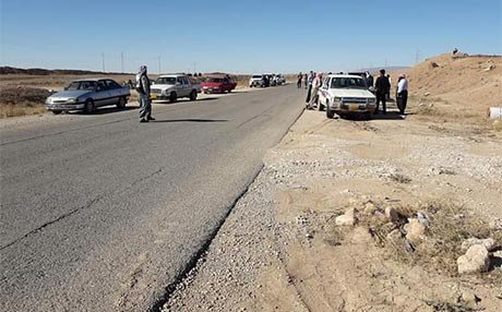A few dozen of people, affiliated to PKK protest near Um al-Shababik check-point [at Shingal entrance] against the return of the legitimate (pro-KRG) administration to the areas.      