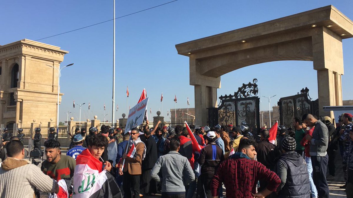 Renewed demonstrations in Basra in front of the provincial building to demand the removal of the governor, and dissolved the provincial council.