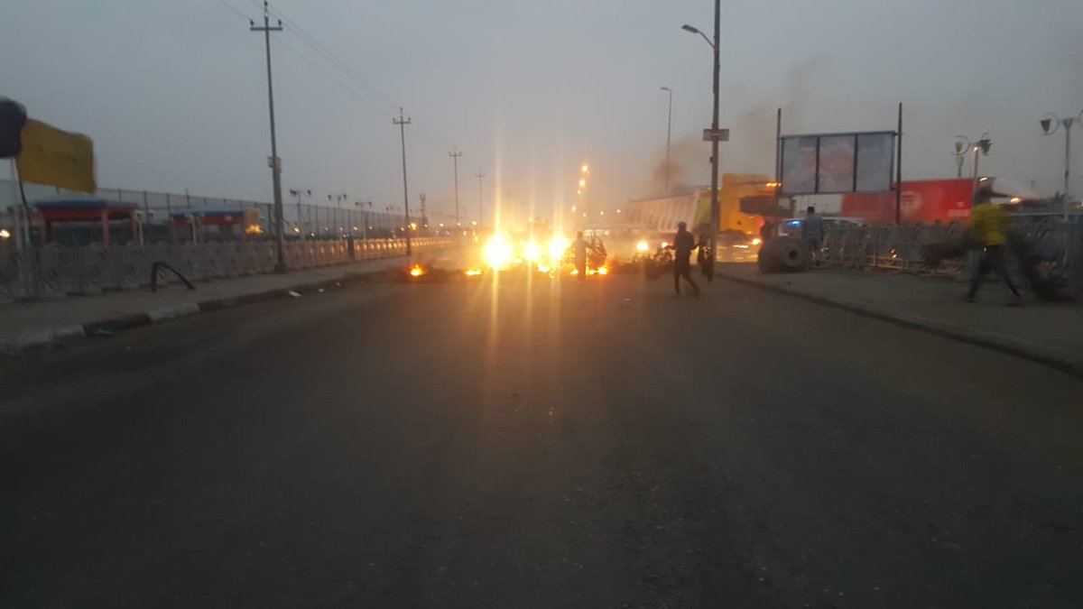 Protests return to Basra. These photos were taken tonight around 1700.  