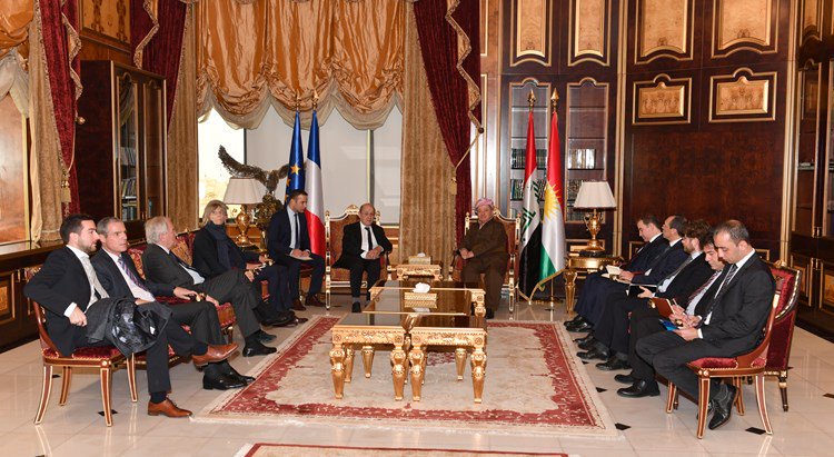 French FM @JY_LeDrian, in a meeting with the KDP President @masoud_barzani, reiterates France's support for the Kurdistan Region.  France will continue military and political cooperation and will develop cultural and economic relations [with the Kurdistan Region], LeDrian said.   
