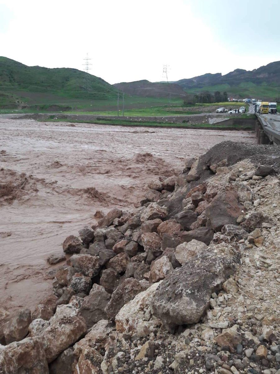 A bridge between Kalar and Darbendikhan has partially collapsed due to heavy rain and flash floods. The road is closed.     