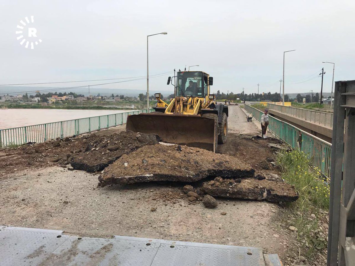 The Altun Kupri (Altun Kupri) bridge was badly damaged in clashes between Peshmerga and Iraqi forces during October 2017.  For three days, the traffic shall go through the town, instead of on the bridge.    