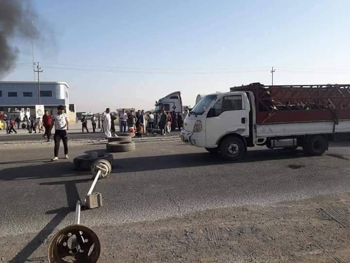 Mosul-Erbil road is blocked by these PMF guys to protest against the PM decision on the 30th brigade of the PMF