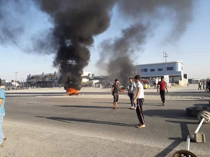 Mosul-Erbil road is blocked by these PMF guys to protest against the PM decision on the 30th brigade of the PMF