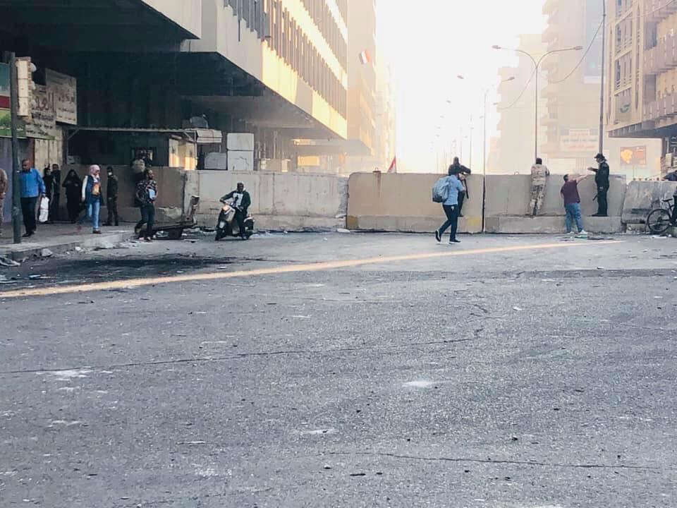 Government forces close al-Khalani Square in central Baghdad with concrete barriers in an attempt to restrict the demonstrators