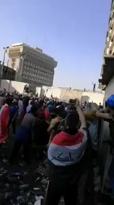 Baghdad: protesters demolished the barrier/wall on the Khalani square on the road leading to Al Sinak bridge