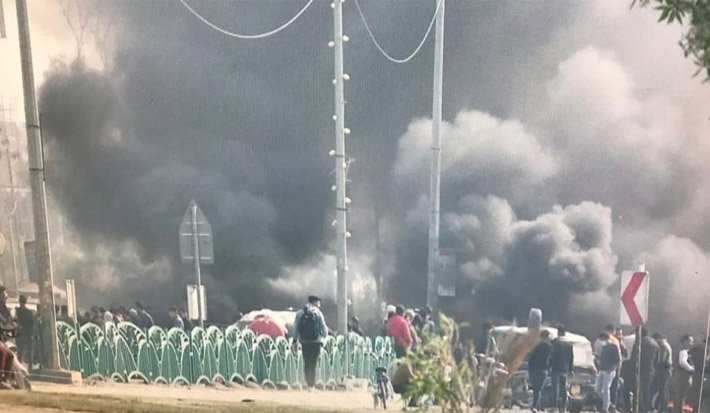 Protesters block roads and bridges in Karbala