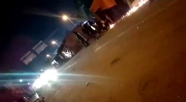 Video :: Evacuation of demonstrators wounded by gunfire from government forces and militias in Najaf province in southern Iraq