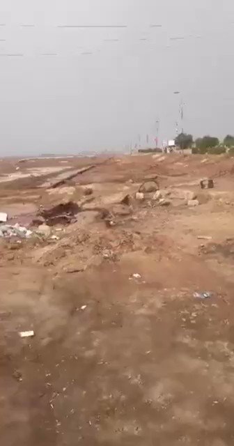 Basra demonstrators block the road leading to oil depots