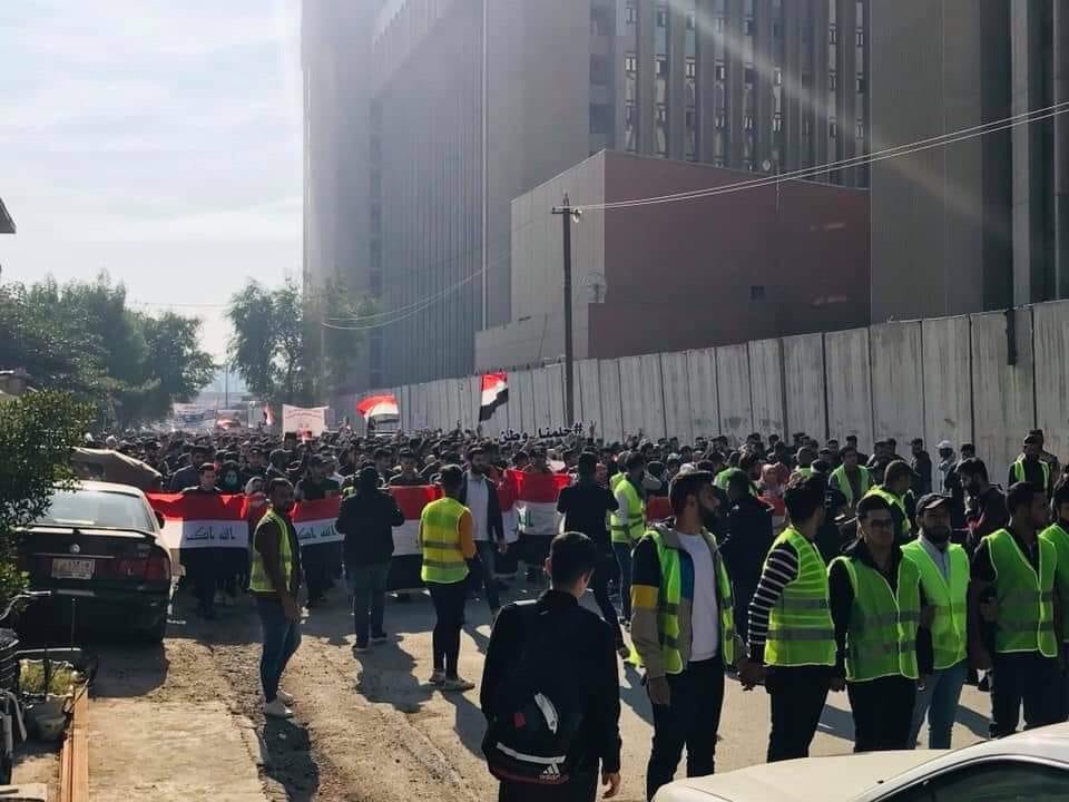 Large masses head towards Tahrir Square in Baghdad and a unified march at the Ministry of Higher Education and Scientific Research