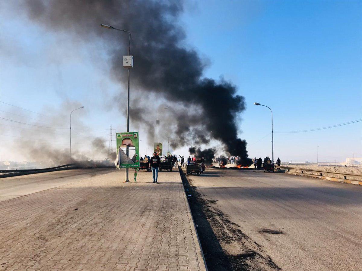 Najaf demonstrators cut the Diwaniyah - Najaf bridge, rejecting political party candidates