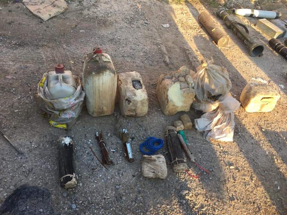 Weapons seized by ERD in Abu Saida. 6 people also arrested.  Imagine that