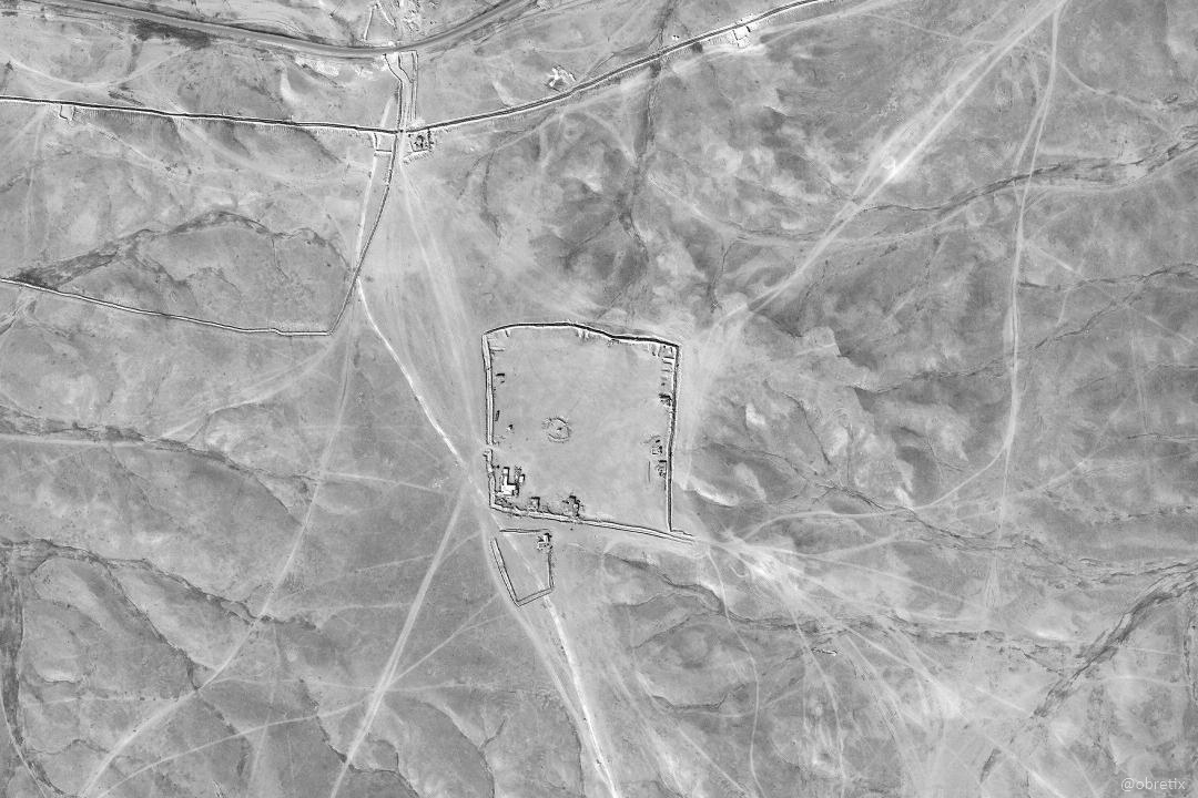 @obretix: Geolocation of the third Kataib Hezbollah site targeted by US airstrike on the border to Syria, about 20km southeast of al-Qaim, Iraq