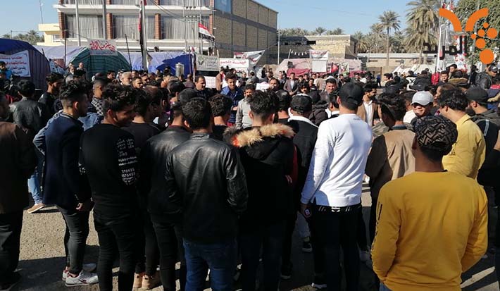Extensive student participation in the Diwaniyah sit-in square in support of the popular protests