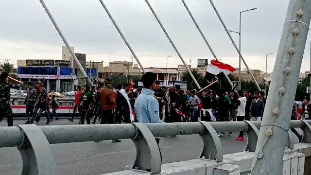 Dhi Qar: The chants of the demonstrators in the city of Nasiriyah, Here are the students, count Dhi Qar, rise up and get rid