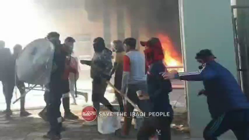Angry protesters attacking the university of Al Kut southern Iraq and set fire on university gate after Iraqi security forces attacked protesters