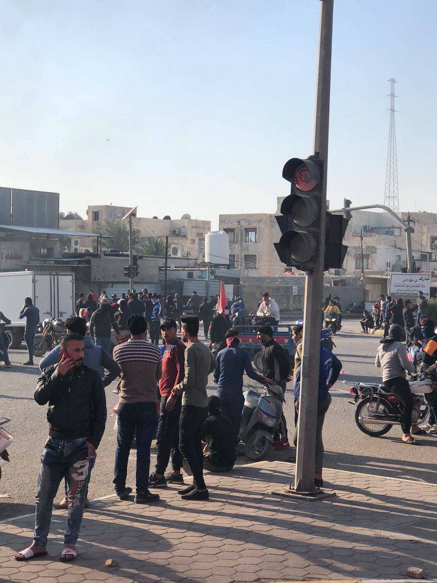 Protesters in Kut Iraq set up road blocks this morning