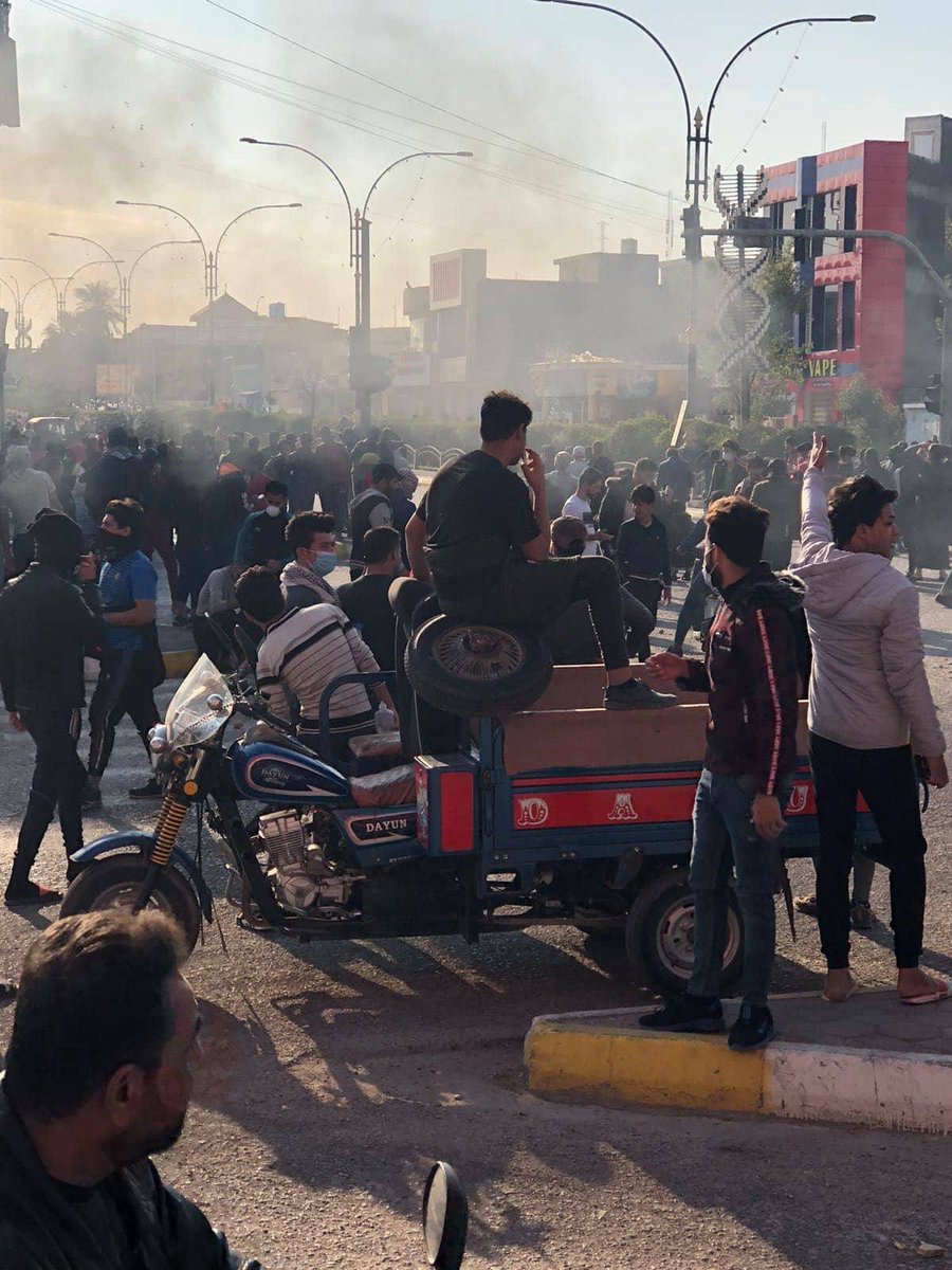 Protesters in Kut Iraq set up road blocks this morning