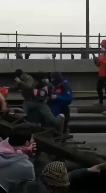 Clashes erupted as protesters blocked a main highway in Baghdad (Muhammed al-Qasim) & security forces started to use live ammunition & tear gas. Casualties reported within protesters & a protester claims that 2 protesters killed & several others wounded. 