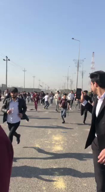 Basra: Live bullets were fired on students who went on strike at Al-Andalus Street 
