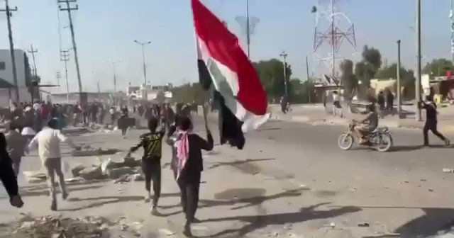 Emergency response forces fire live on the demonstrators in the sit-in square of Basra Governorate, southern Iraq. 