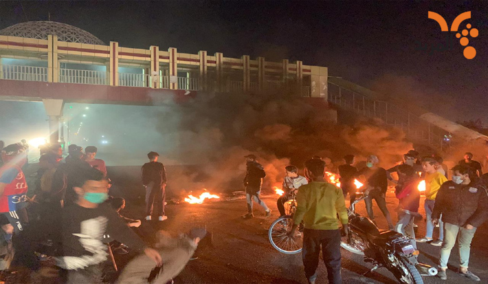 Protesters cut off part of Baghdad Street in Basra