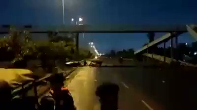 Protesters are fully blocking Muhammad al-Qasim highway road in Baghdad, after days of clashes with the security forces on the highway. 