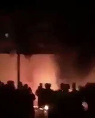 Protesters in Basra burn down Badr Organization office