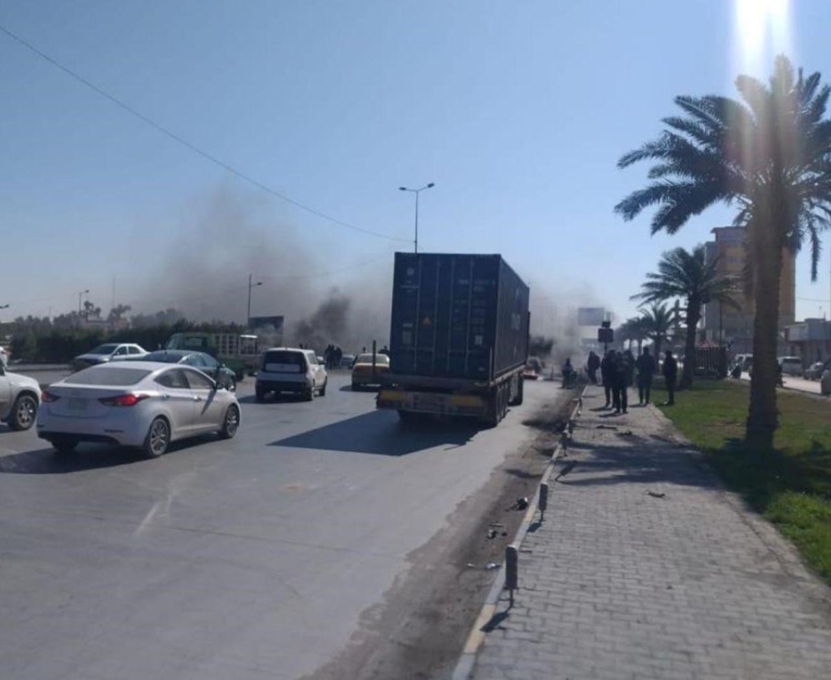 Protesters cut the road to Najaf airport