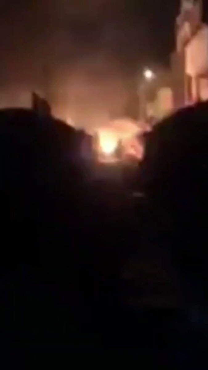 Attackers are burning the protesters' tents at Al-Haboubi Square in Nasiriyah 