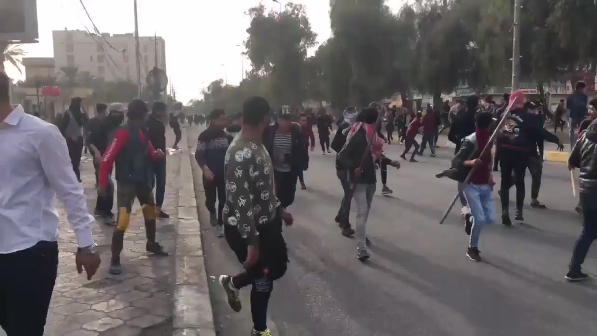 Government forces and members of the Al Etubad Abbasid threshold fired live bullets at demonstrators in Karbala Governorate, south of the capital, Baghdad