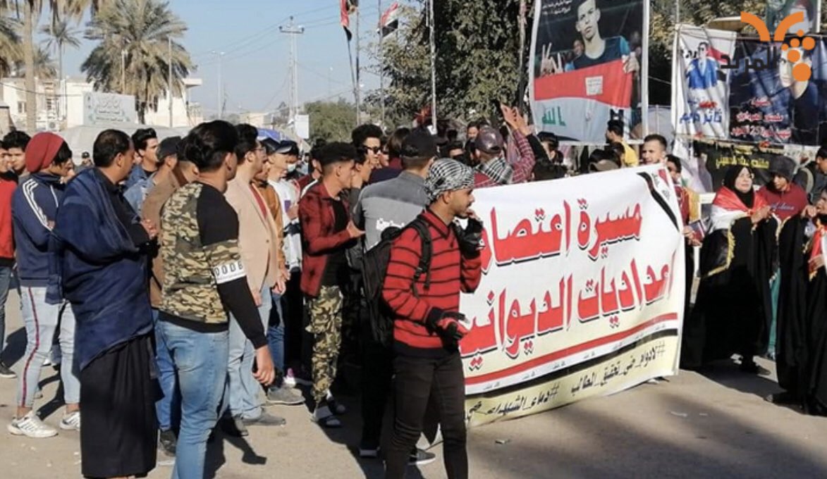 A demonstration of school students in the Diwaniyah sit-in to support the protests