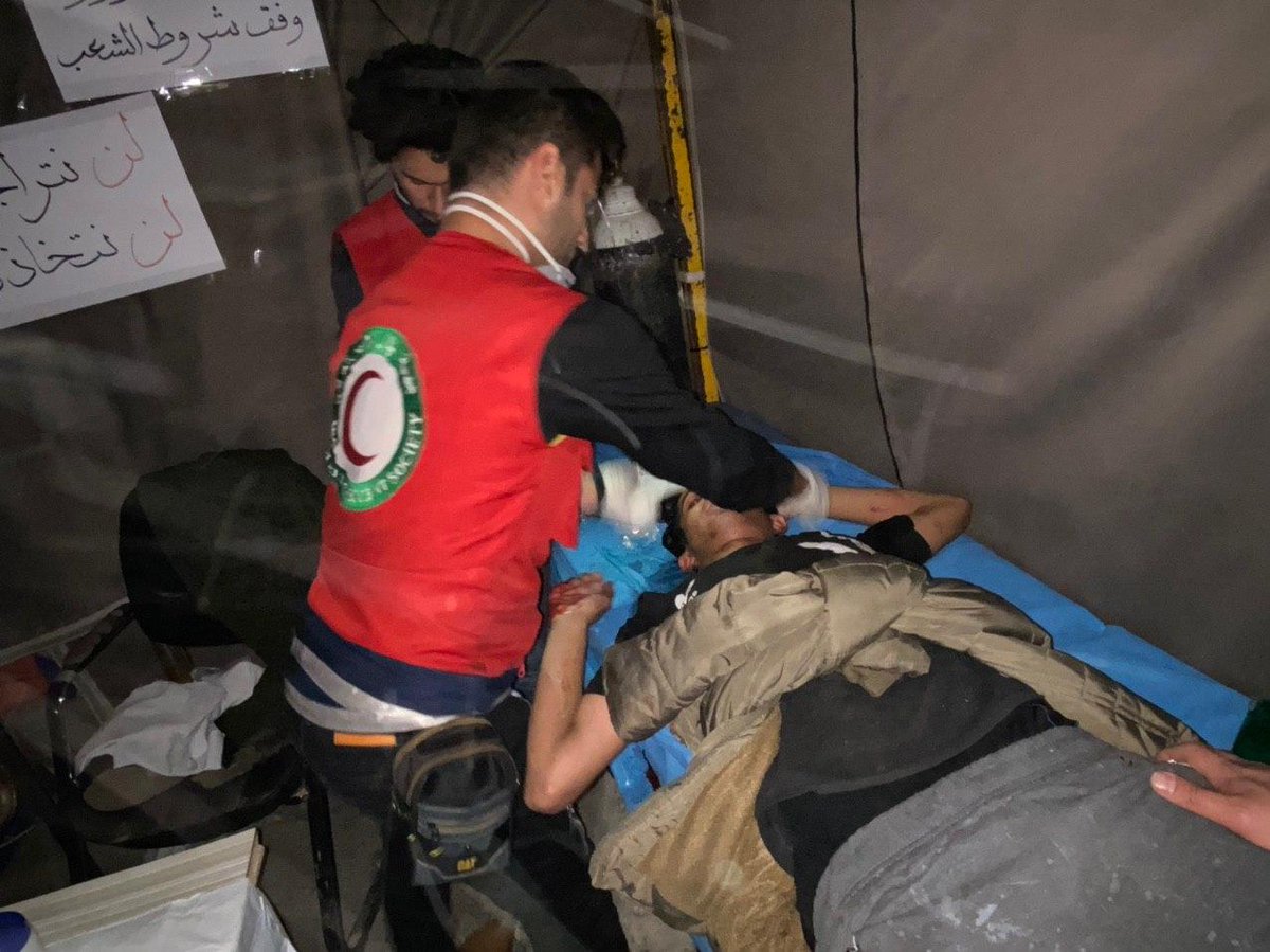 Pictures of medical detachment at the Najaf sit-in square receive a number of wounded people, as a result of the assault of the Saraya Al Salam militia
