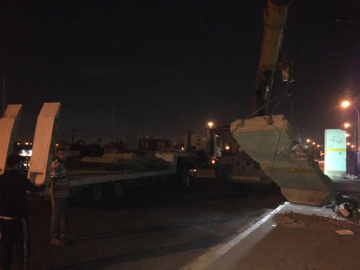 Cadres of the Baghdad Municipality carry out a campaign to raise scattered concrete blocks and deformations on the Al-Sink Bridge linking between Karkh and Rusafa in the capital Baghdad and in coordination with the security forces