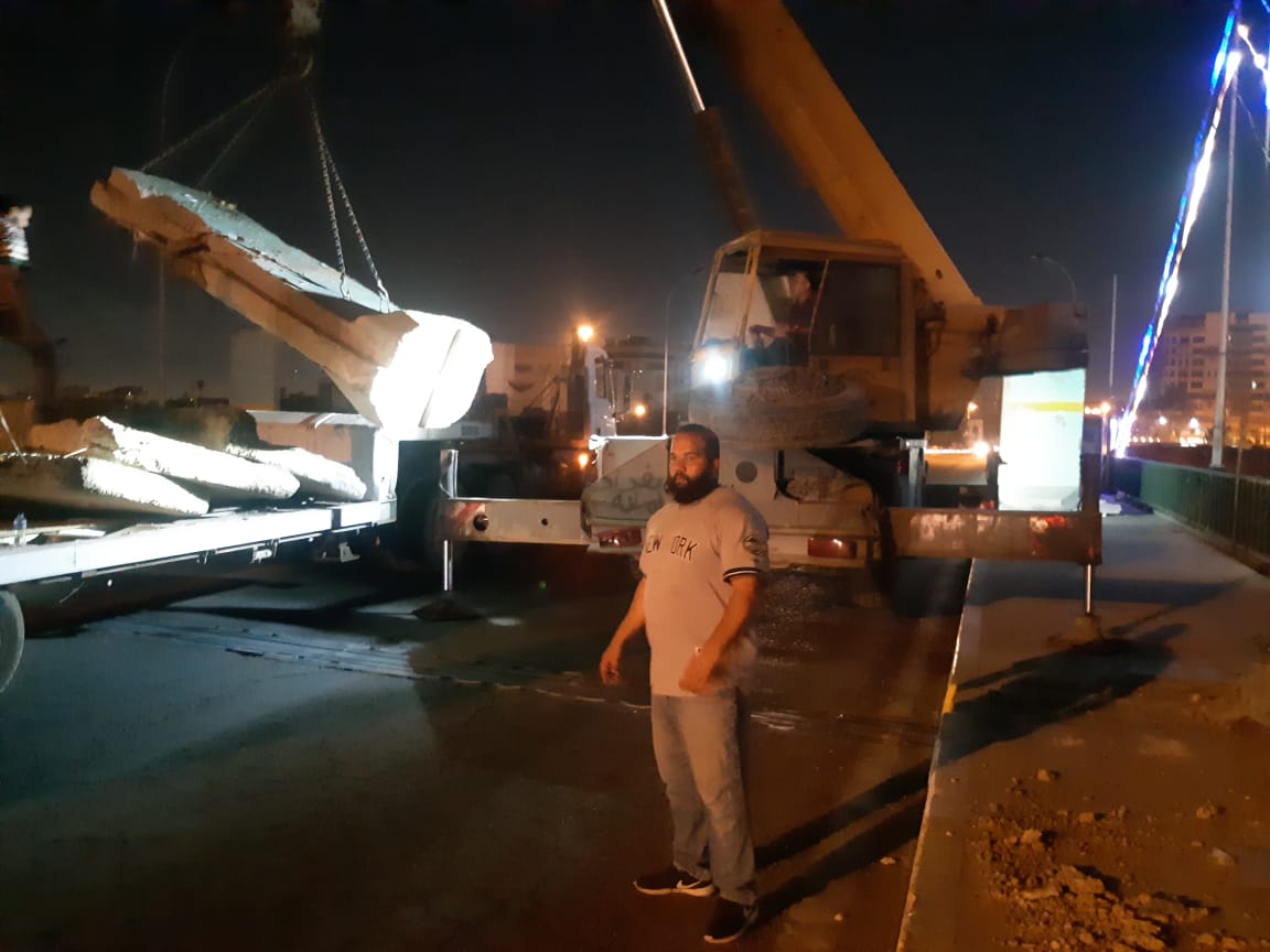Cadres of the Baghdad Municipality carry out a campaign to raise scattered concrete blocks and deformations on the Al-Sink Bridge linking between Karkh and Rusafa in the capital Baghdad and in coordination with the security forces