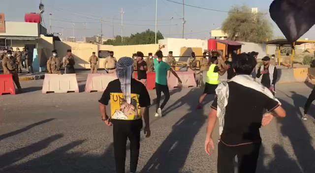 Large number of Iraqi protesters are protesting in front of Basra police department demanding justice for the killed protesters & recent assassinated activist Tahsin Osamah. Tahsin was assassinated in Basra city on Friday for supporting the protests. 