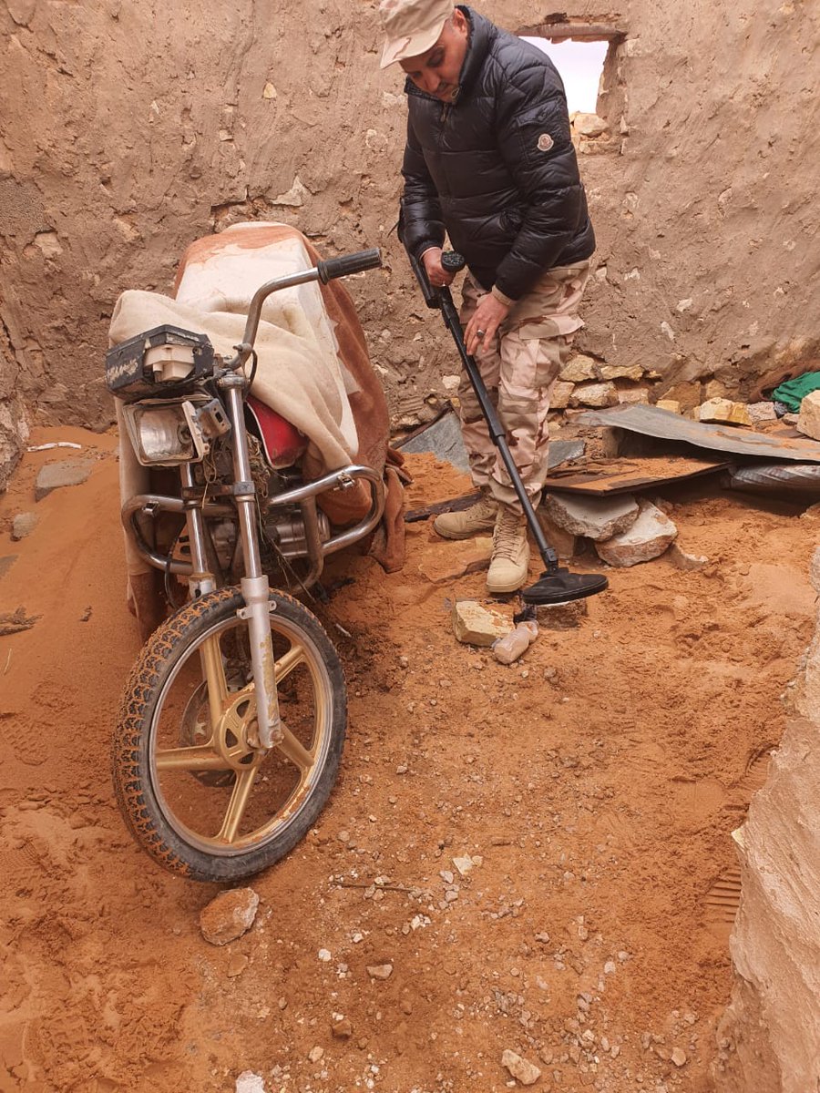 A qualitative preemptive operation was carried out according to accurate intelligence information of the Intelligence Division of the Fifth Division, one of the joints of the Military Intelligence Directorate in the Ministry of Defense, in which it indicated the presence of a booby-trapped motorcycle that was hidden inside the Rutba desert, the northern side, in the Wadi Houran region, along with a quantity of explosives.