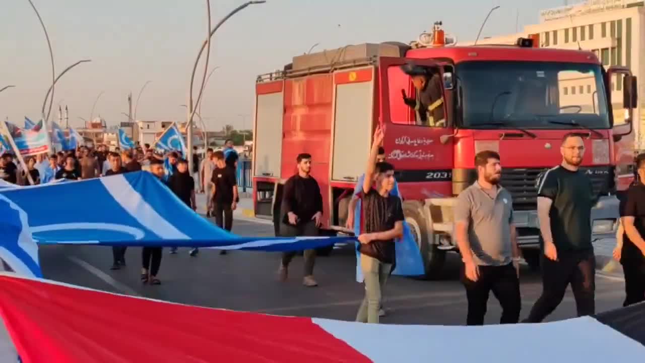 Turkmen Front supporters demonstrated in Kirkuk today, protesting the formation of the local government, which they allege is illegitimate. Notably, many demonstrators were observed displaying the Grey Wolves or Bozkurt hand gesture, a symbol associated with pan-Turkic nationalism