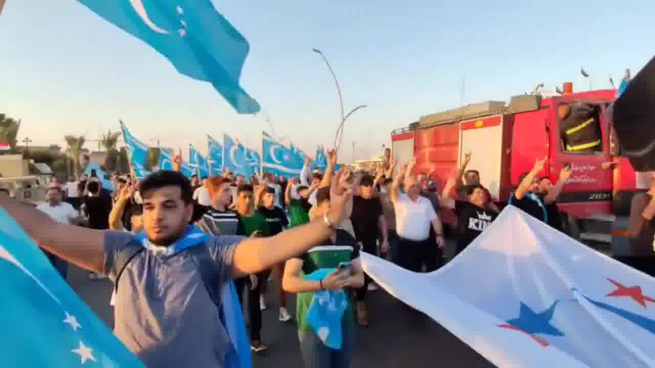 Turkmen Front supporters demonstrated in Kirkuk today, protesting the formation of the local government, which they allege is illegitimate. Notably, many demonstrators were observed displaying the Grey Wolves or Bozkurt hand gesture, a symbol associated with pan-Turkic nationalism