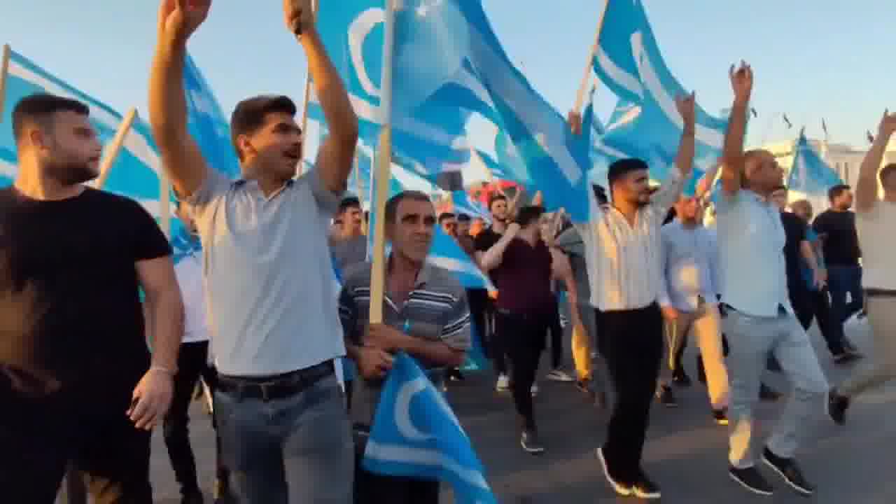 Turkmen Front supporters demonstrated in Kirkuk today, protesting the formation of the local government, which they allege is illegitimate. Notably, many demonstrators were observed displaying the Grey Wolves or Bozkurt hand gesture, a symbol associated with pan-Turkic nationalism